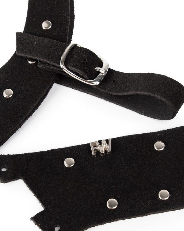 Corte: Litore Gamuza Tachas Negro